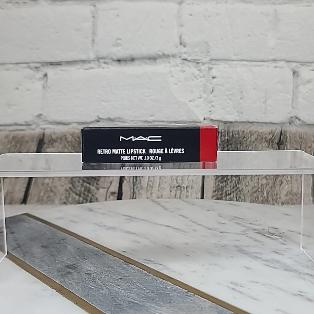 MAC Cosmetics Long-Wear Retro Matte Lipstick in Ruby Woo 707 - NWT/NIB